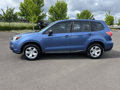 Used 2017 Subaru Forester 2.5i AWD/4WD image 2