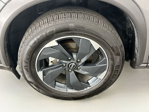 Used 2024 Nissan Rogue SV AWD/4WD image 11