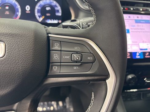 New 2025 Jeep Grand Cherokee L Limited w/ Black Appearance Package image 12