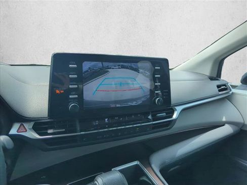 Used 2022 Toyota Sienna XLE FWD image 12