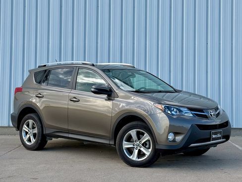 Used 2015 Toyota RAV4 XLE AWD/4WD image 8