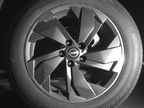Used 2025 Nissan Rogue SV FWD image 14