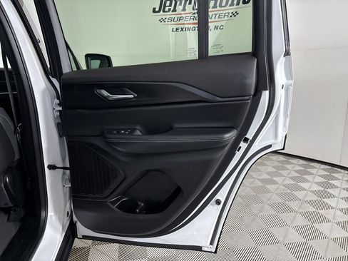 Used 2024 Jeep Grand Cherokee Laredo X image 25