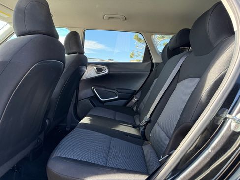 Used 2023 Kia Soul S FWD image 16