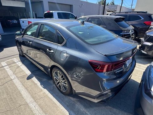 Used 2023 Kia Forte GT-Line w/ GT-Line Premium Package FWD image 4