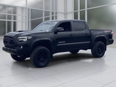 Used 2020 Toyota Tacoma TRD Sport w/ Technology Package image 3