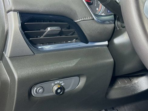 Used 2022 Chevrolet Traverse LT AWD/4WD image 9