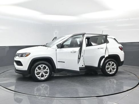 Used 2024 Jeep Compass Latitude AWD/4WD image 27