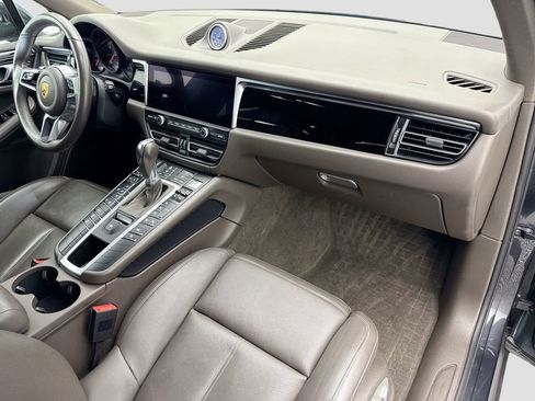 Used 2021 Porsche Macan image 16