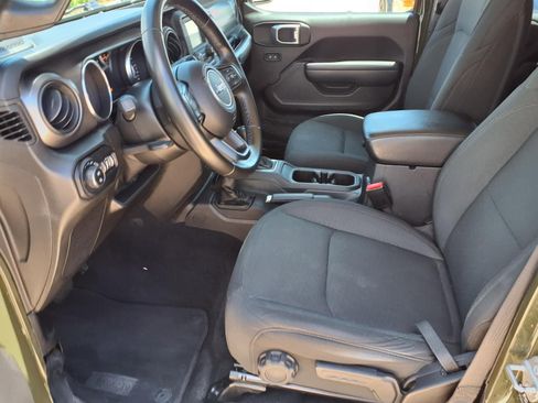 Used 2021 Jeep Gladiator Sport AWD/4WD image 15