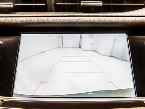 Used 2019 Cadillac XT5 FWD image 16