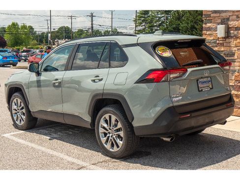 Used 2021 Toyota RAV4 XLE Premium AWD/4WD image 5