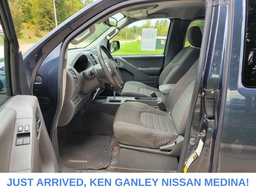 Used 2016 Nissan Frontier SV w/ SV Value Truck Package AWD/4WD image 14