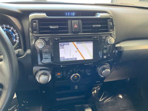 Used 2018 Toyota 4Runner TRD Off-Road AWD/4WD image 14