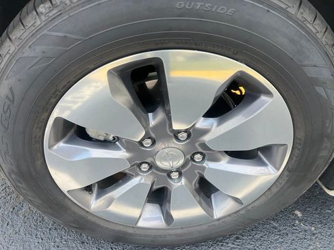 Used 2018 Chrysler Pacifica Limited w/ Advanced Safetytec Group FWD image 27
