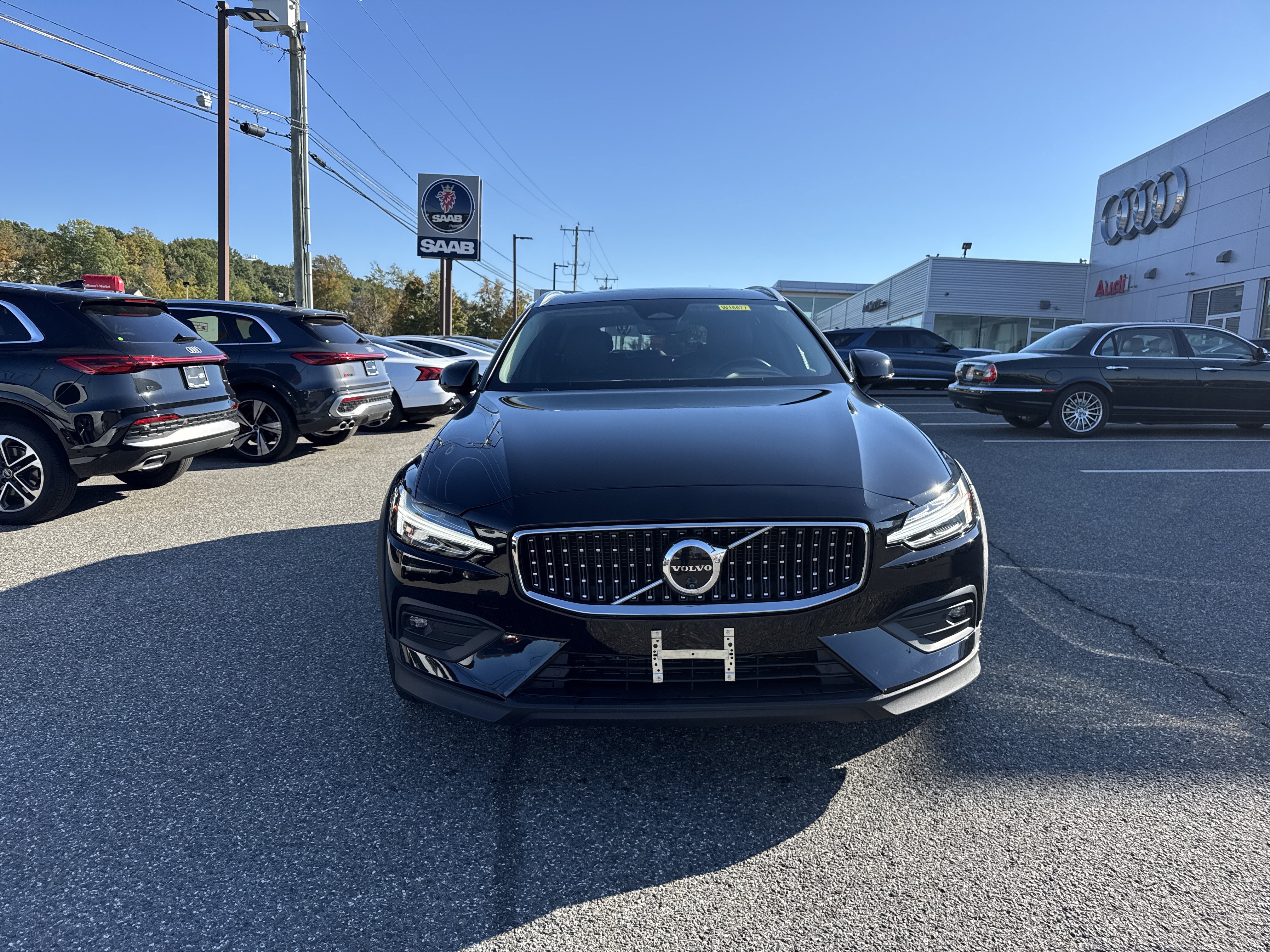 Used 2025 Volvo V60 B5 Cross Country Plus AWD/4WD image 1