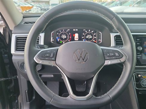 Certified 2023 Volkswagen Atlas SE w/ Black Wheel Package image 16