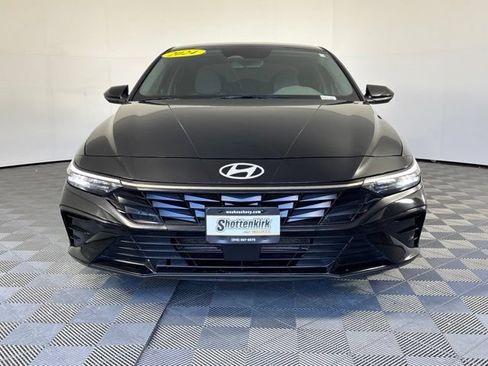 Used 2024 Hyundai Elantra SEL w/ Convenience Package FWD image 3