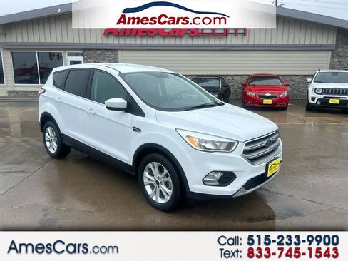 Used 2017 Ford Escape SE image 1