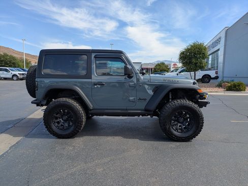 Used 2025 Jeep Wrangler Sport AWD/4WD image 2