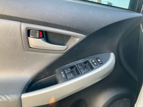 Used 2015 Toyota Prius Four FWD image 12