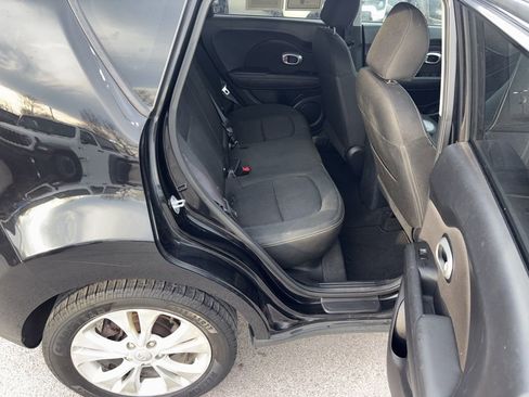 Used 2016 Kia Soul + image 11