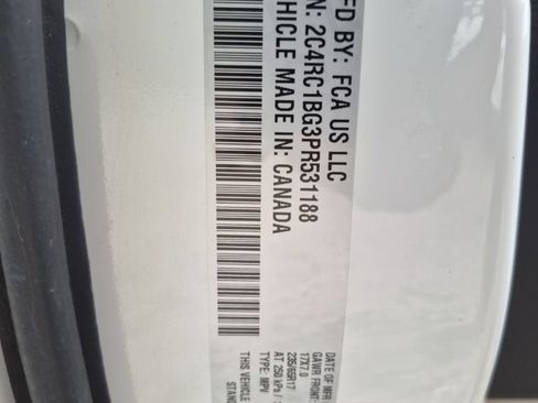 Used 2023 Chrysler Pacifica Touring-L FWD image 8
