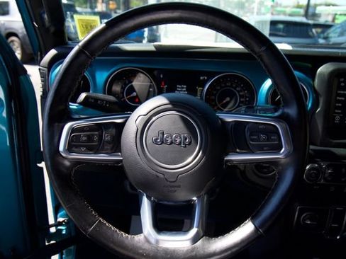 Used 2020 Jeep Wrangler Unlimited Sahara w/ Cold Weather Group AWD/4WD image 17