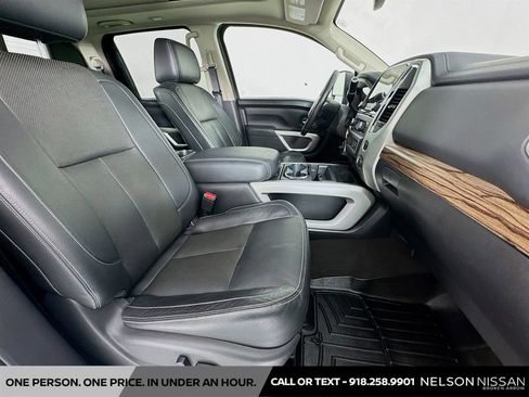 Used 2020 Nissan Titan SL w/ Moonroof Package AWD/4WD image 31