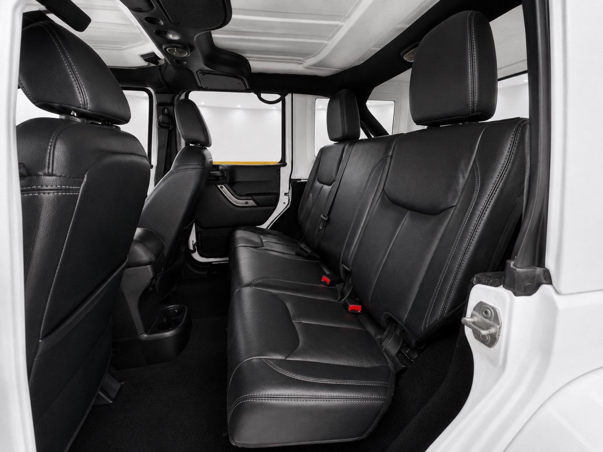 Used 2018 Jeep Wrangler Unlimited Sahara AWD/4WD image 13