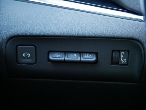 Used 2022 Buick Enclave Avenir w/ Avenir Technology Package image 26