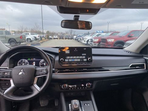 Used 2024 Mitsubishi Outlander 4WD Plug-In Hybrid image 8