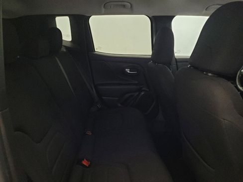 Used 2022 Jeep Renegade Latitude AWD/4WD image 19