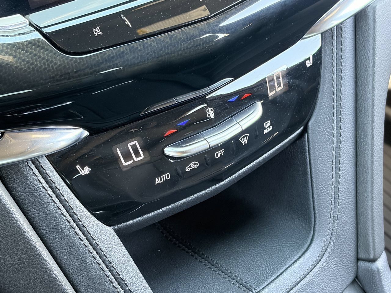 Used 2021 Cadillac XT6 Sport w/ LPO, ONYX Package AWD/4WD image 29