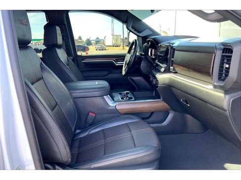 Used 2026 Chevrolet Silverado 3500 High Country w/ Technology Package AWD/4WD image 8
