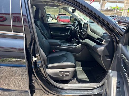 Used 2020 Toyota Highlander Limited FWD image 65