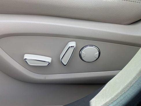 Used 2022 Lincoln Nautilus FWD w/ Premium Package image 21