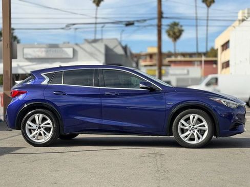 Used 2017 INFINITI QX30 FWD image 16
