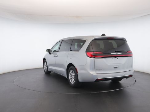 New 2026 Chrysler Pacifica Select image 20