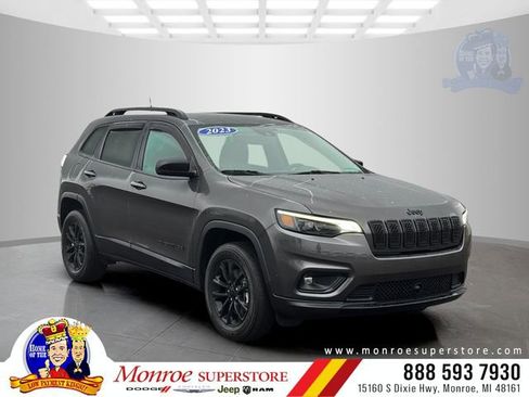Used 2023 Jeep Cherokee Altitude Lux image 1