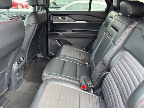 Used 2025 Ford Explorer ST-Line w/ ST-Line Street Pack image 29