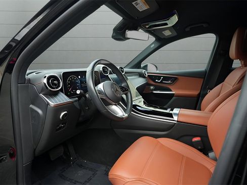 Used 2023 Mercedes-Benz GLC 300 4MATIC w/ Exclusive Trim Package image 19