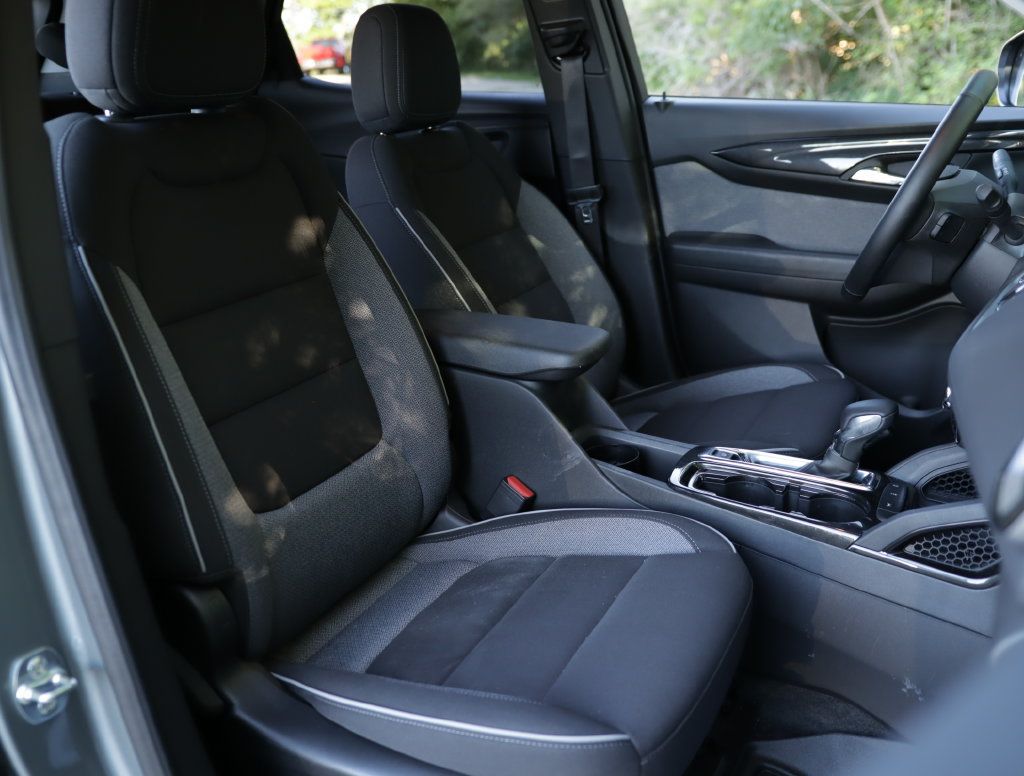 Used 2025 Chevrolet TrailBlazer LT w/ Convenience Package FWD image 29