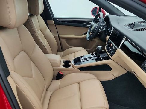 Used 2024 Porsche Macan image 24
