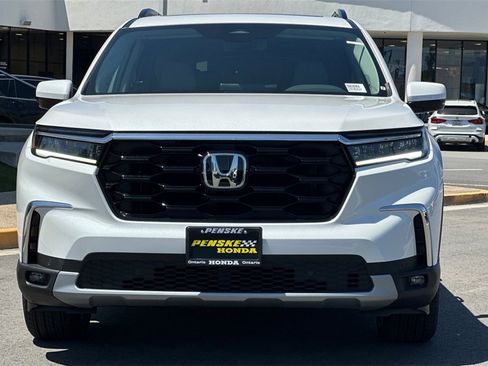 New 2025 Honda Pilot Touring image 9