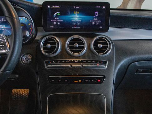 Used 2022 Mercedes-Benz GLC 300 image 4