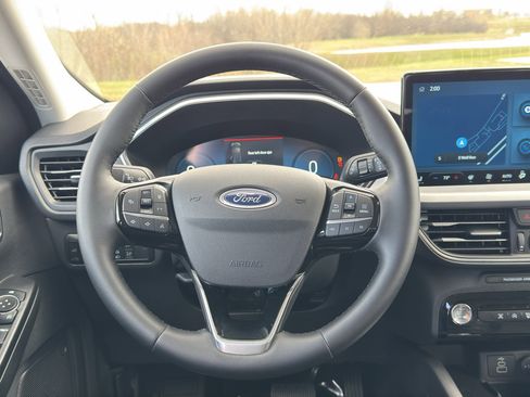 Used 2025 Ford Escape Platinum AWD/4WD image 30