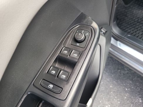 Used 2024 Volkswagen Taos SE image 14