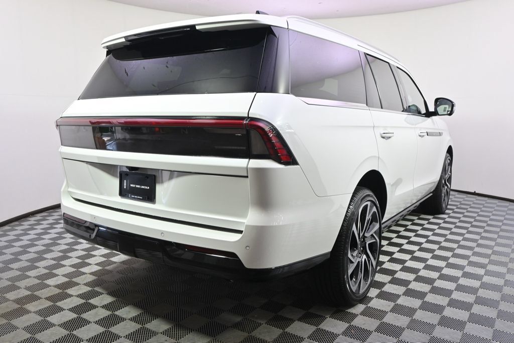 New 2027 Lincoln Navigator Black Label AWD/4WD image 6