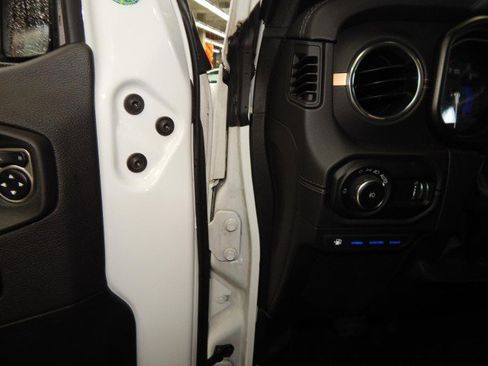 Used 2024 Jeep Wrangler Unlimited Sahara w/ Technology Group image 17